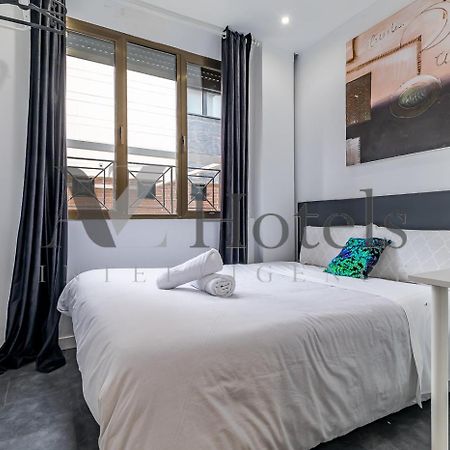 Ayz Ulises - Auto Check-In Property มาดริด ภายนอก รูปภาพ
