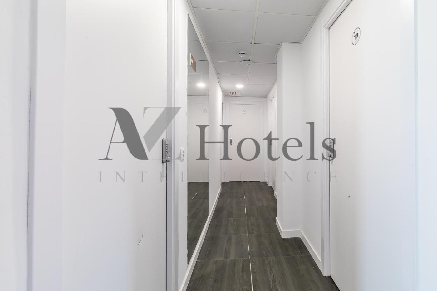 Ayz Ulises - Auto Check-In Property มาดริด ภายนอก รูปภาพ