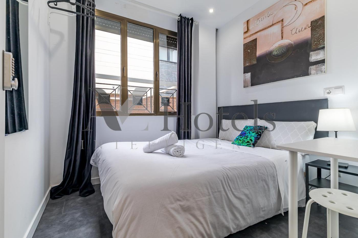 Ayz Ulises - Auto Check-In Property มาดริด ภายนอก รูปภาพ