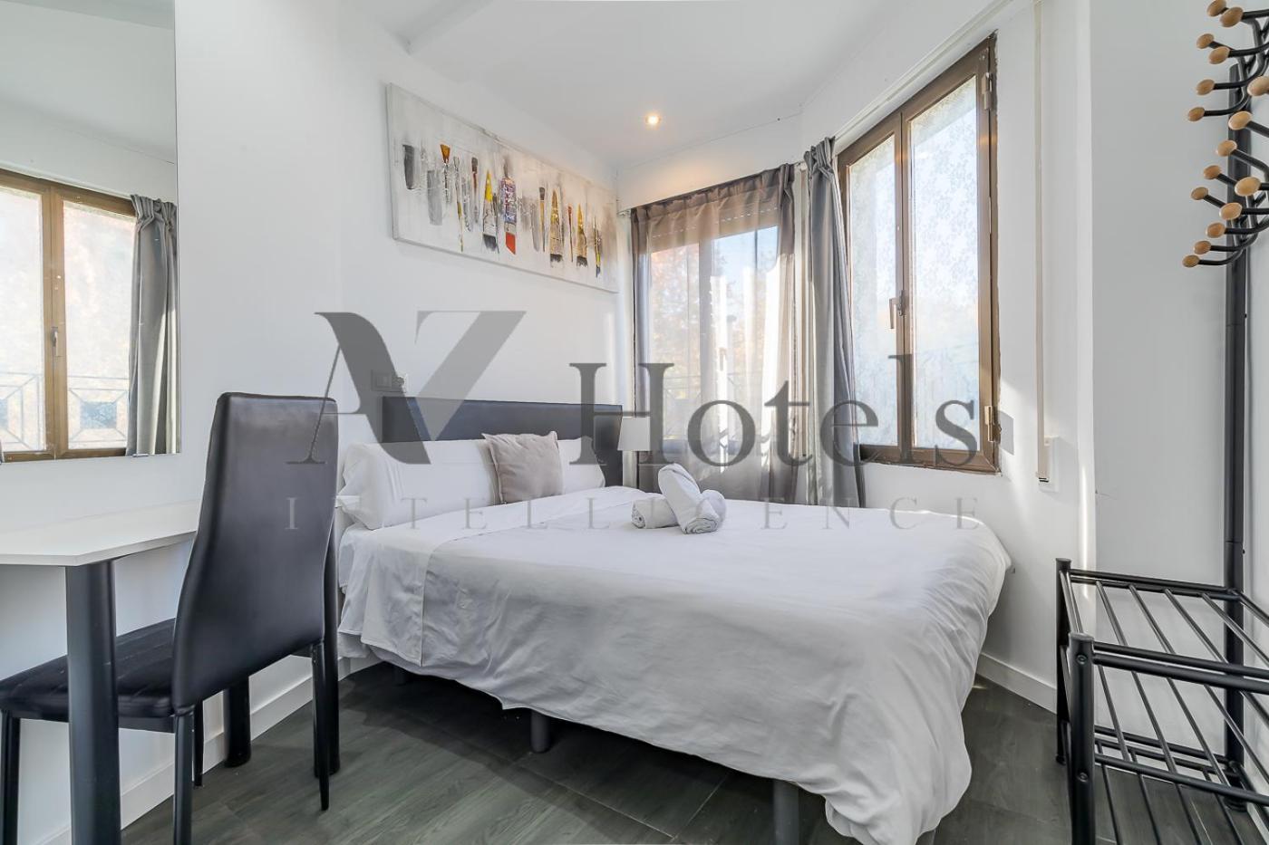 Ayz Ulises - Auto Check-In Property มาดริด ภายนอก รูปภาพ