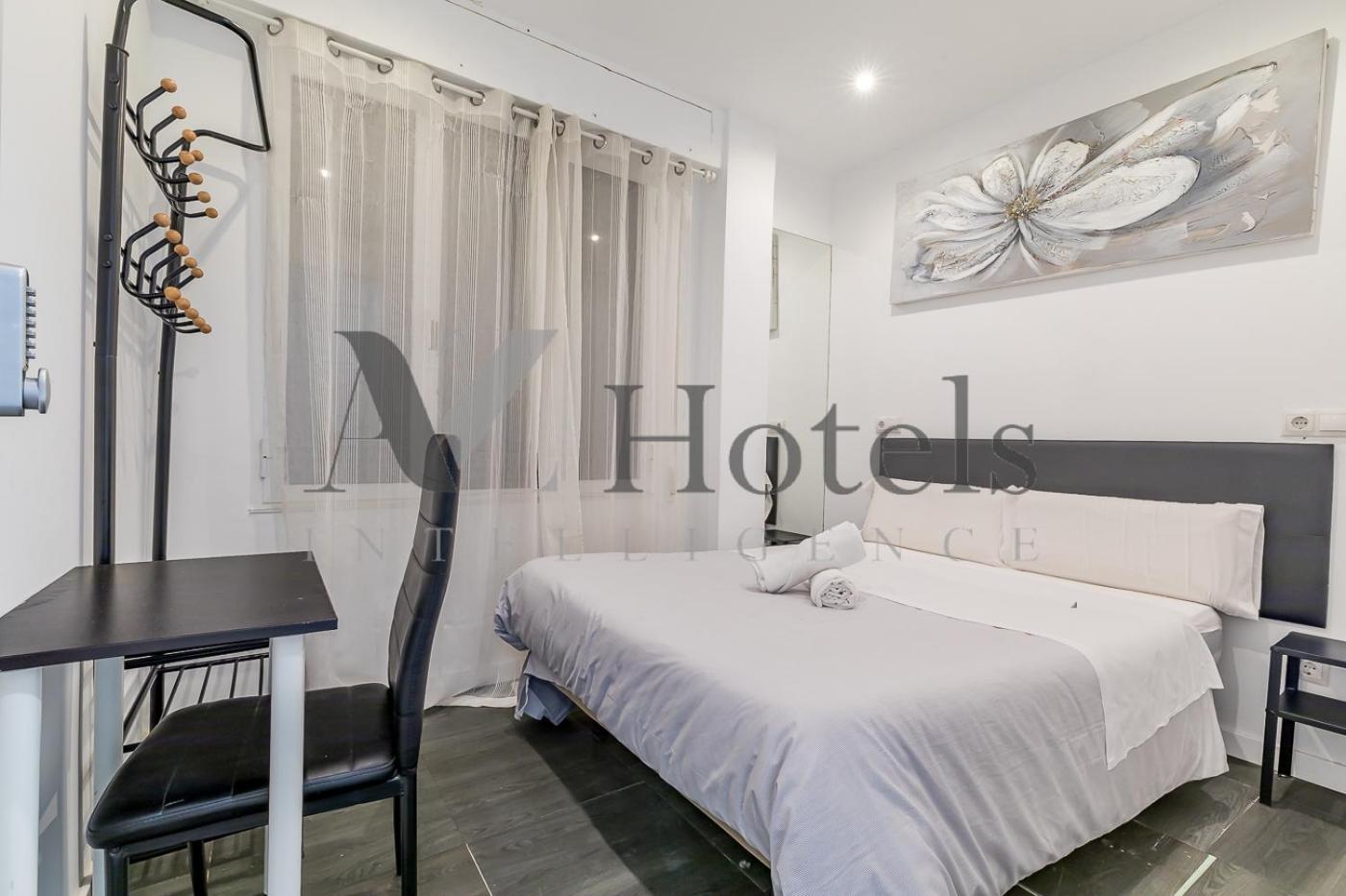 Ayz Ulises - Auto Check-In Property มาดริด ภายนอก รูปภาพ