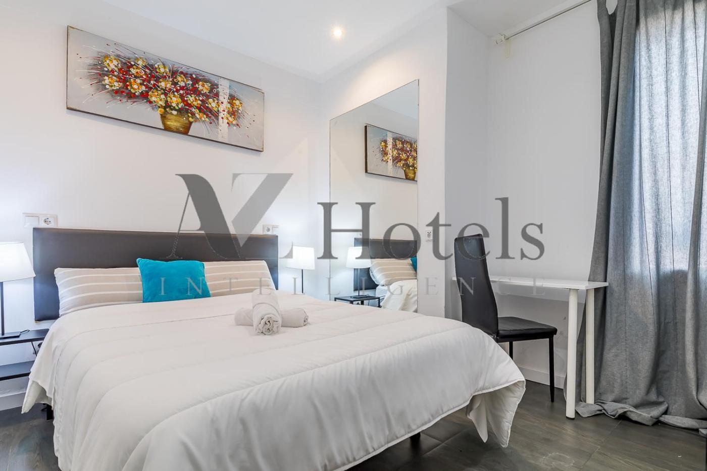 Ayz Ulises - Auto Check-In Property มาดริด ภายนอก รูปภาพ