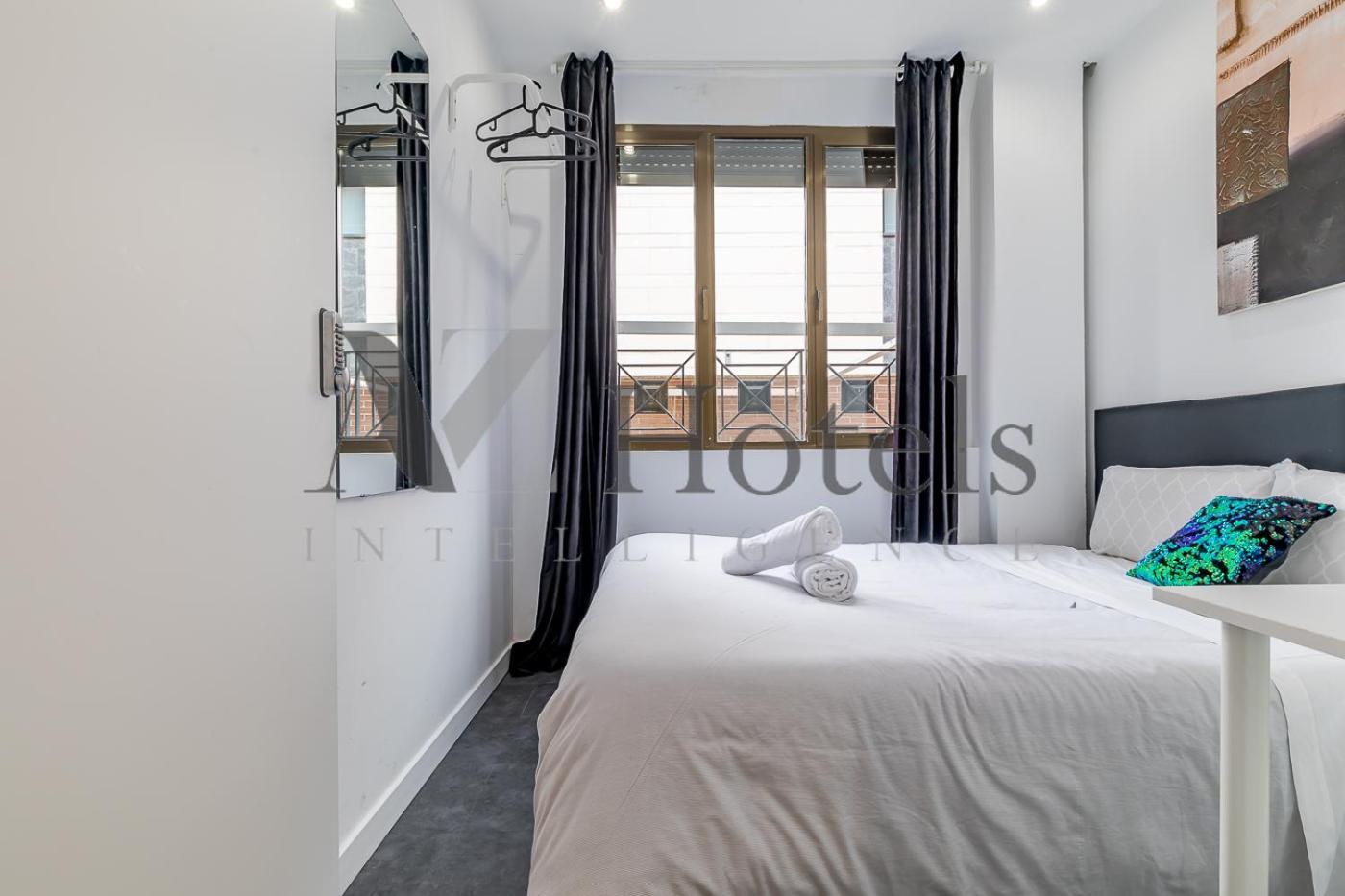 Ayz Ulises - Auto Check-In Property มาดริด ภายนอก รูปภาพ