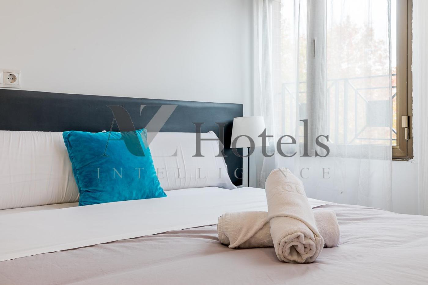 Ayz Ulises - Auto Check-In Property มาดริด ภายนอก รูปภาพ