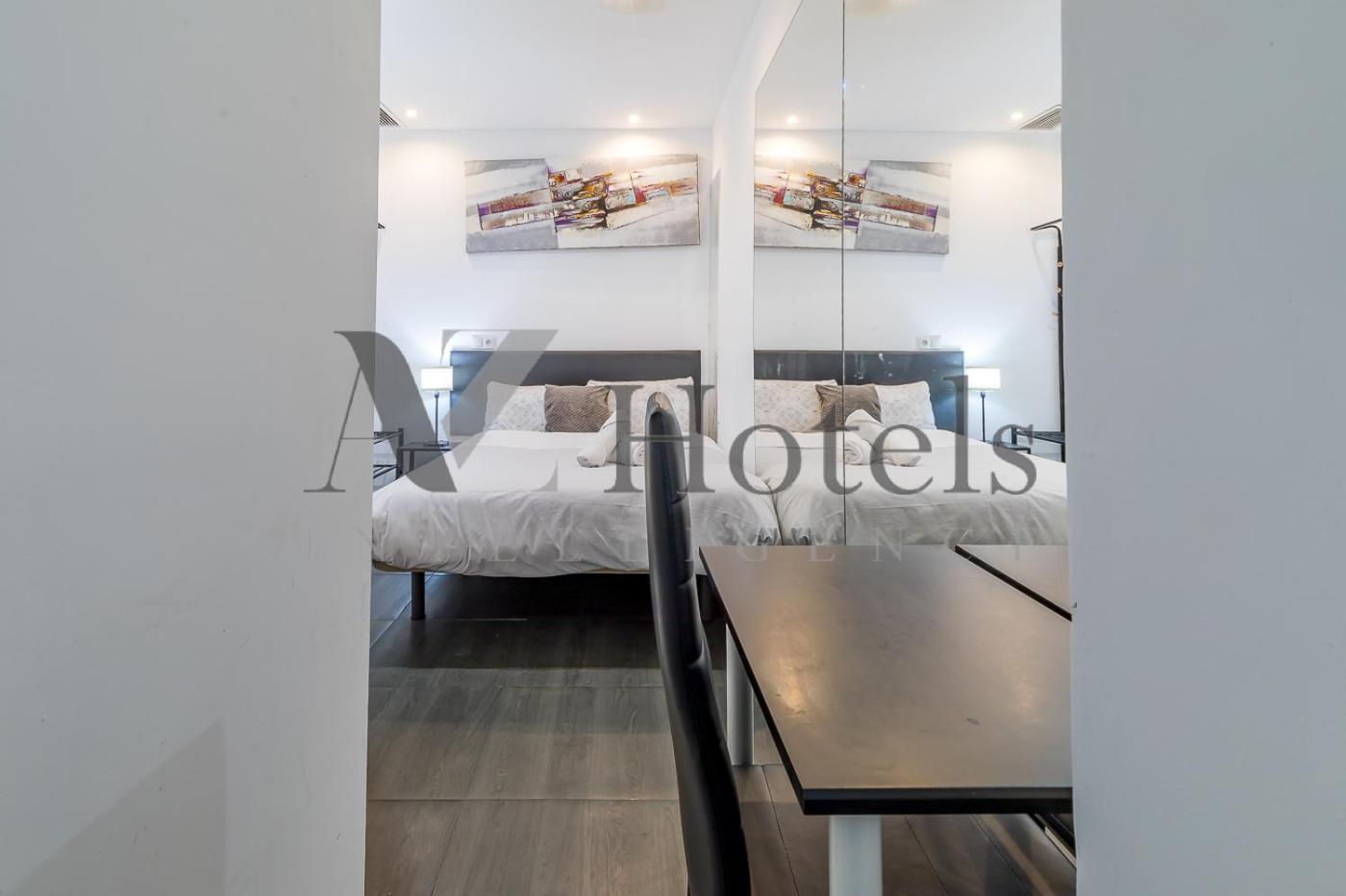 Ayz Ulises - Auto Check-In Property มาดริด ภายนอก รูปภาพ