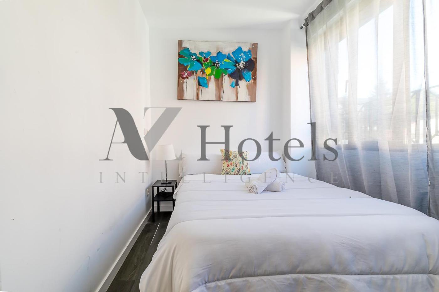 Ayz Ulises - Auto Check-In Property มาดริด ภายนอก รูปภาพ