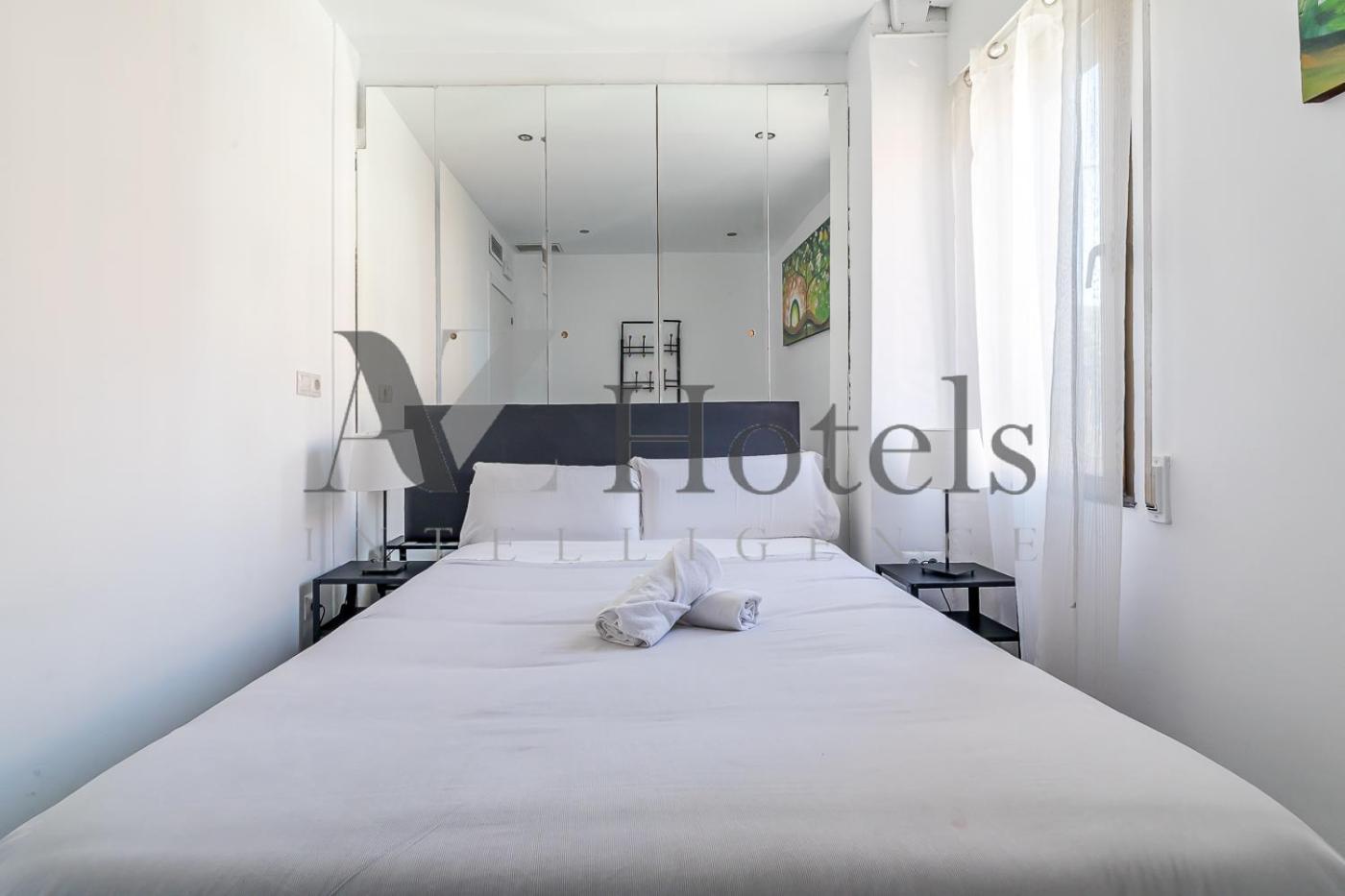 Ayz Ulises - Auto Check-In Property มาดริด ภายนอก รูปภาพ