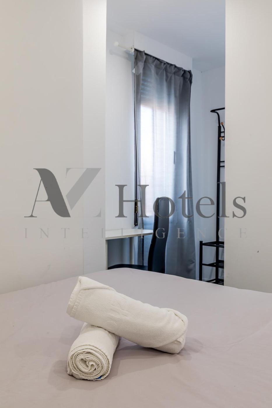 Ayz Ulises - Auto Check-In Property มาดริด ภายนอก รูปภาพ