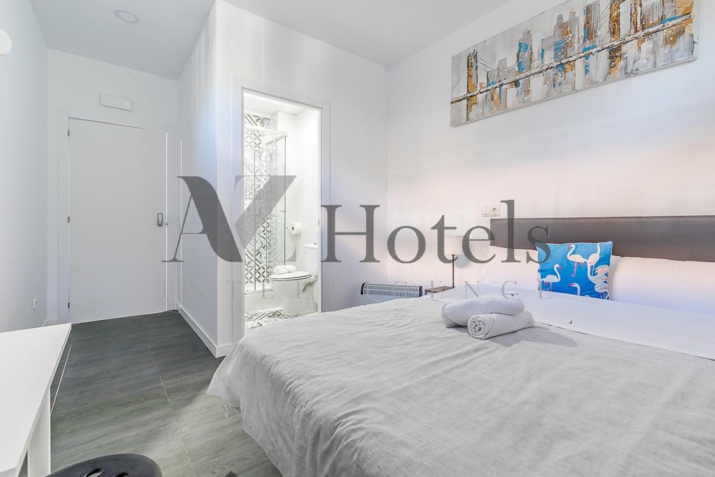 Ayz Ulises - Auto Check-In Property มาดริด ภายนอก รูปภาพ