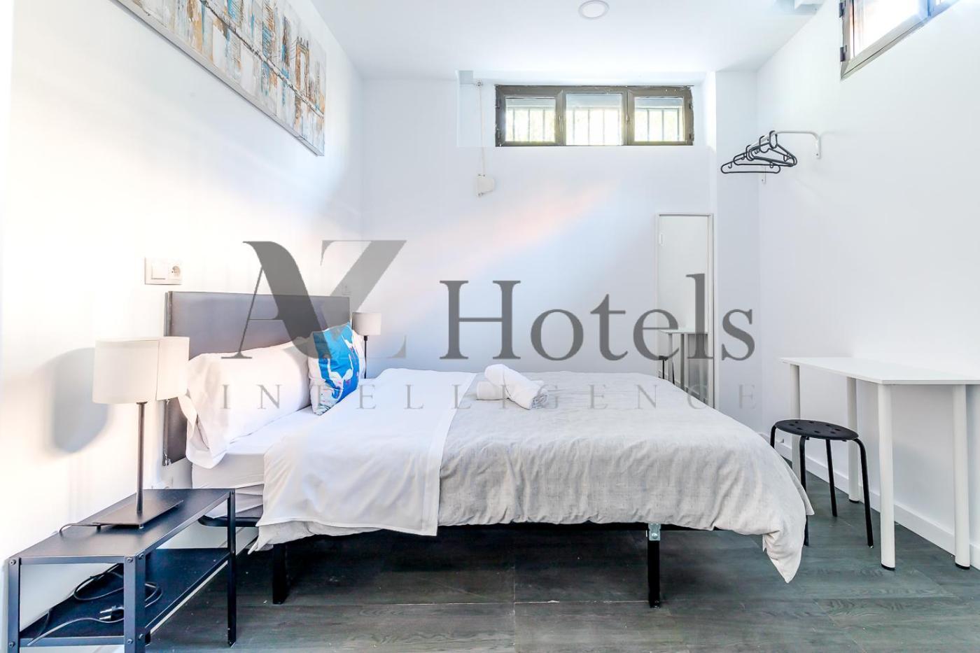 Ayz Ulises - Auto Check-In Property มาดริด ภายนอก รูปภาพ