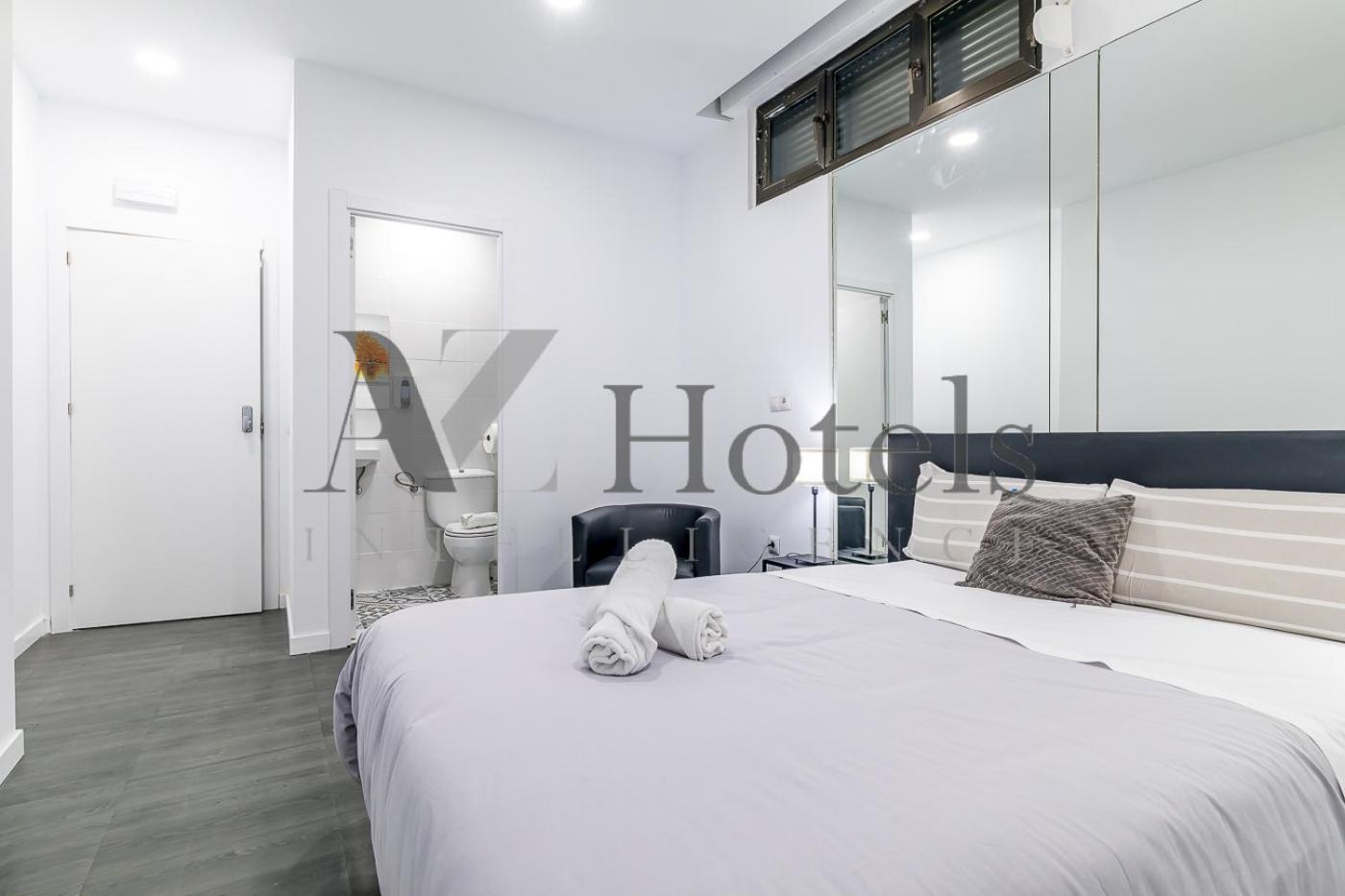 Ayz Ulises - Auto Check-In Property มาดริด ภายนอก รูปภาพ